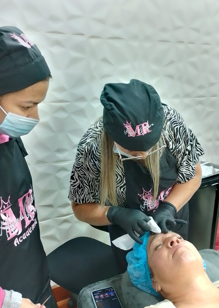 curso-de-remocion-de-cejas-y-tatuajes-Academia-Milena-Rivera